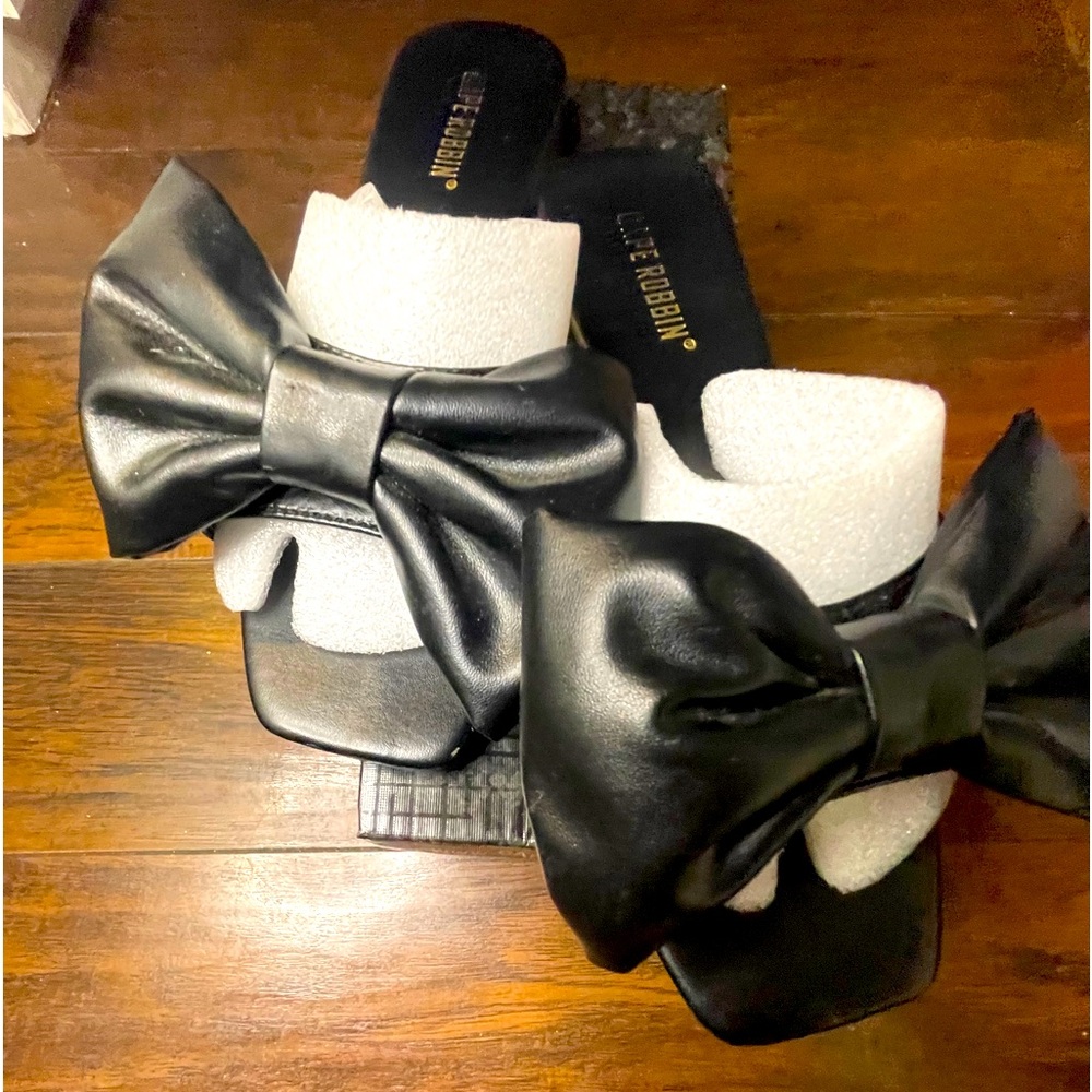 CAPE ROBBIN JOIA SLIPPER WITH BOW Style:JUJU.  COLOR black.  Size women’s 8.